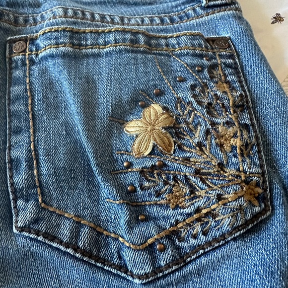 Shyanne Distressed Denim Cut Offs Size 26 Detailed Back Pockets - Summer Ready - Picture 5 of 7